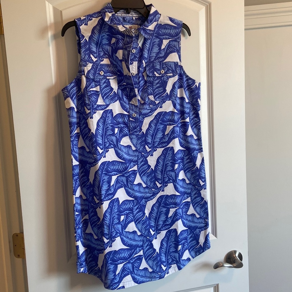 Vineyard Vines blue and white floral button collar;  sleeveless sheath dress